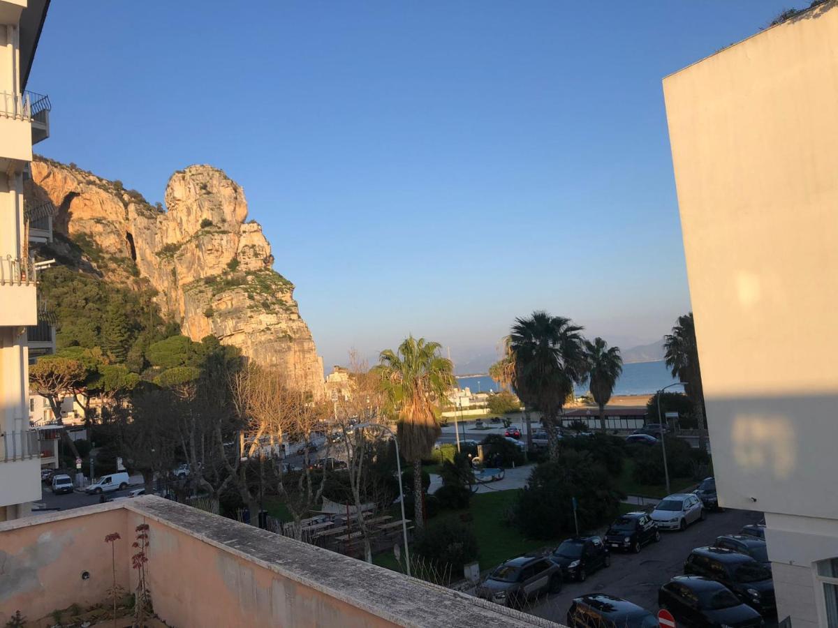 B E B Riviera Di Levante Terracina Luaran gambar