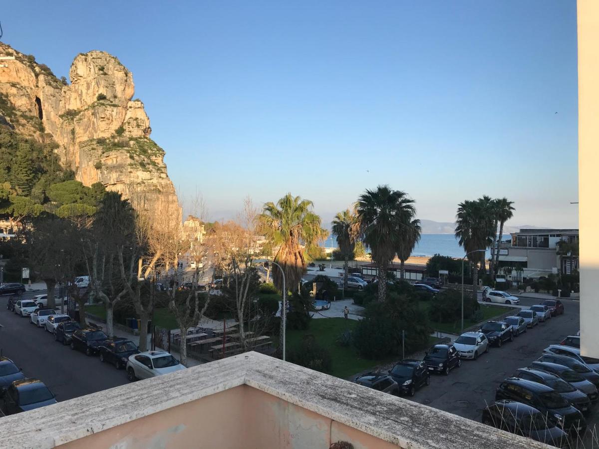 B E B Riviera Di Levante Terracina Luaran gambar