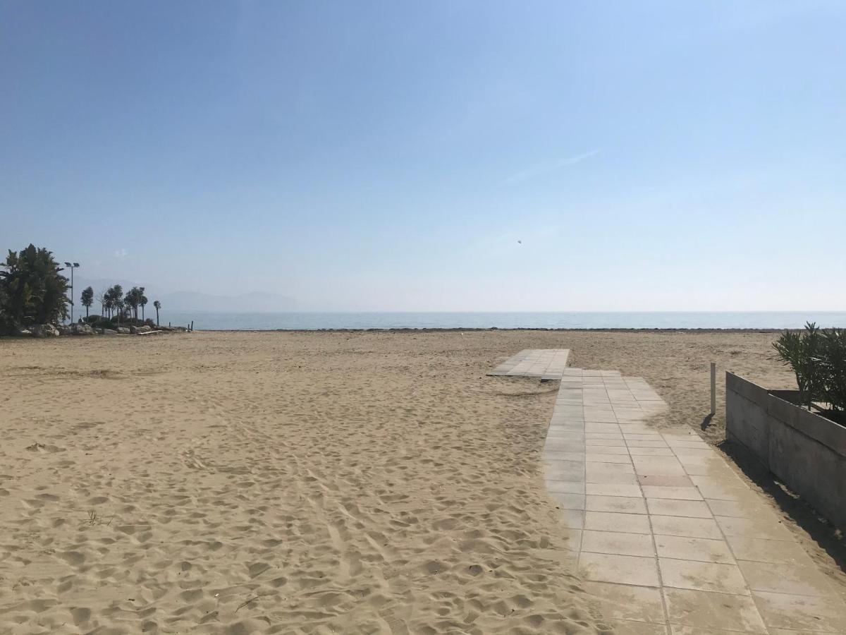 B E B Riviera Di Levante Terracina Luaran gambar